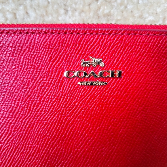 Coach red leather clutch/wristlet - Picture 2 of 9